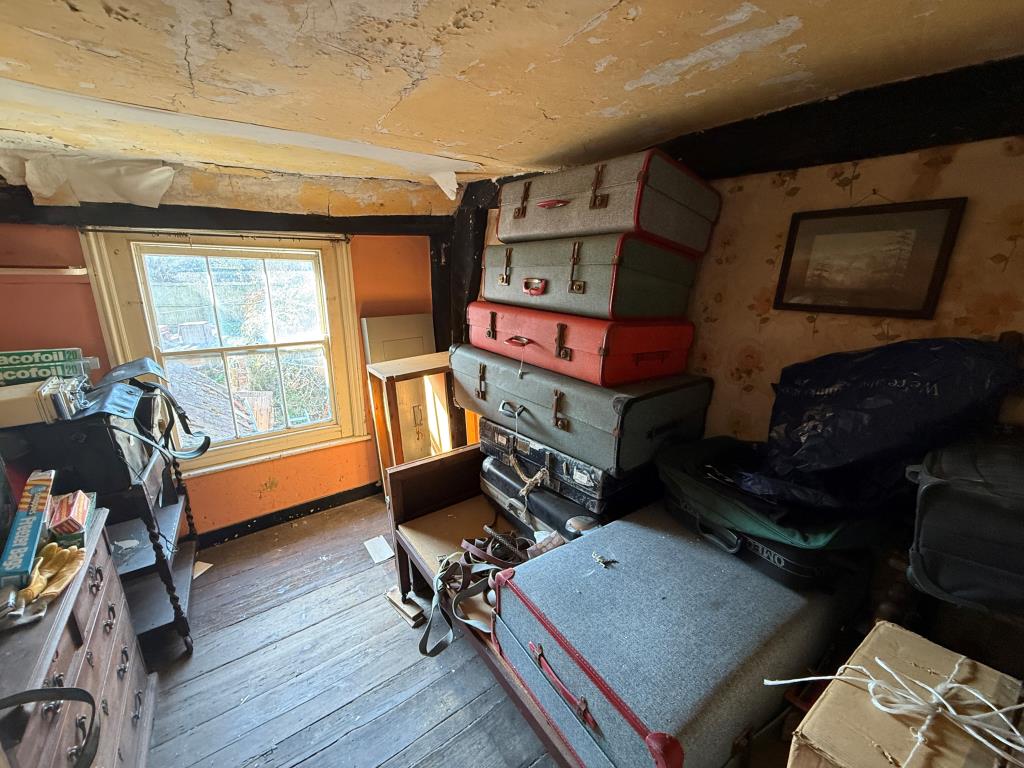 Lot: 42344 - TO BE OFFERED IN OUR DECEMBER AUCTION - MID-TERRACE HOUSE FOR REFURBISHMENT IN DESIRABLE LOCATION - Bedroom